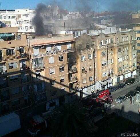 incedio enfrente mercado algir&oacute;s