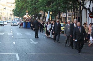 La procesión por una de las calles del itinerario en la tarde de ayer La procesión por una de las calles del itinerario en la tarde de ayer