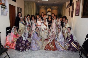 La fallera mayor infantil, Rocío Pascual, y su corte de honor con las camareras de la fiesta de la calle Quart La fallera mayor infantil, Rocío Pascual, y su corte de honor con las camareras de la fiesta de la calle Quart