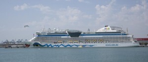 Uno de los cruceros que ha llegado a los muelles valencianos