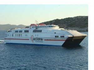 El catamarán Alcantára Dos entrando al puerto de San Antonio/j.o.