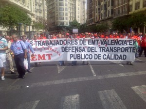 Manifestación de los trabajadores de la EMT por la plaza del Ayuntamiento/vlcciudad