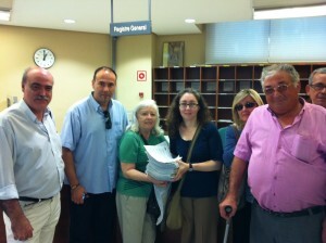 Dirigentes vecinales en la primera entrega de firmas Dirigentes vecinales en la primera entrega de firmas