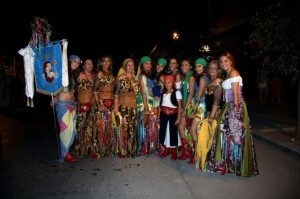 Una de las escuadras de mujeres que participó en la entrada del año pasado Una de las escuadras de mujeres que participó en la entrada del año pasado