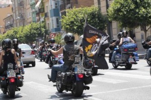 Las Harley durante su paso por la avenida del Puerto