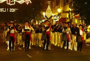Un momento de la entrada mora y cristiana de ayer noche. Un momento de la entrada mora y cristiana de ayer noche.