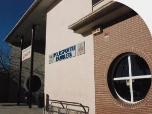 Fachada principal del polideportivo de La Rambleta