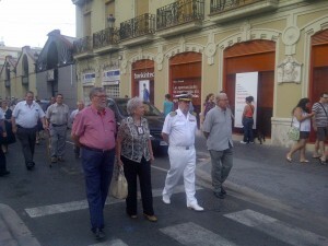 El Comandante Naval de Marina y otras autoridades en el cortejo/vlcciudad