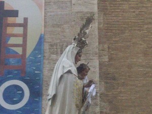 La Virgen del Carmen entra a la iglesia/vlcciudad