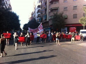 Los trabajadores de Teletech en un de los cortes hechos en Pintor Vilar