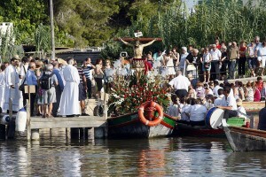 La imagen del Cristo de la Salud de El Palmar a punto de iniciar la procesión/ PARAULA