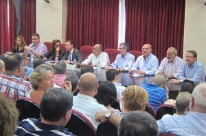 Encuentro de la Generalitat, con los consellers Johnson y Castellano, con las comisiones falleras en la JCF/nifunifallas