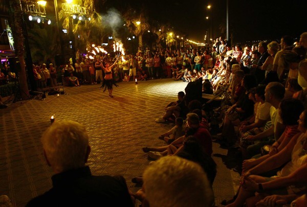 Espectáculo de fuego en la playa