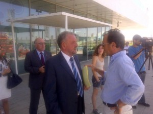 El Capitán Marítimo, Felipe Cano, con José Vicente Herrera, a la derecha./vlcciudad.