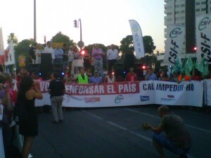 Un momento de la lectura del manifiesto de la protesta