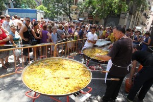 Seiscientas personas degustaron la paella en el Mercado Central/j.v.zaragoza