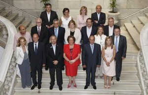 La alcaldesa con su equipo de gobierno hace un año