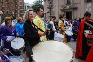 Tamborada que se celebró en la plaza de la Virgen de Valencia Tamborada que se celebró en la plaza de la Virgen de Valencia