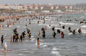 La jorna de limpieza de fondos marinos se celebró en la playas de la ciudad el 7 de julio/efe