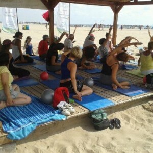 Un momento de la sesión de pilates de ayer martes/ayto valencia playas