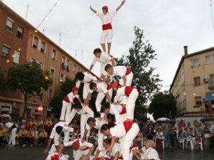 Una torre humana que hizo la Muixeranga de Valencia en San Marcelino/aavv san marcelino