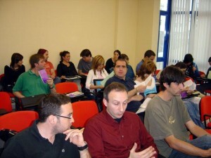 Miembros del Consell de la Joventut de Valencia en un reunión/cjv