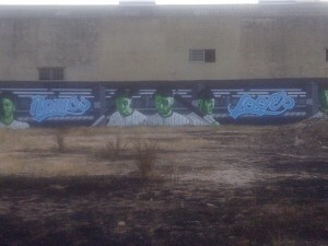 Un graffiti hecho en una pared de una nave de la Ciudad del Artista Fallero/vlcciudad Un graffiti hecho en una pared de una nave de la Ciudad del Artista Fallero/vlcciudad