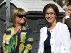 Pilar Calabuig, a la izquierda, con la presidenta del PSPV en la ciudad de Valencia, Consuelo Orias