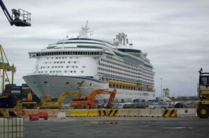 El Adventure Of The Seas atracará en el Muelle de Costa