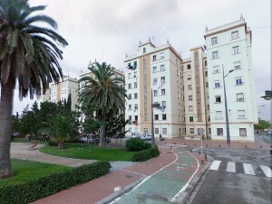 El plan del Cabanyal prevé derribar el bloque de viviendas de Ruiz Járabo o de Astilleros.