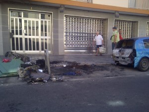 Vista de la zona donde se ha producido el fuego y los daños en la calle Antonio Juan al mediodía de hoy/vlcciudad Vista de la zona donde se ha producido el fuego y los daños en la calle Antonio Juan al mediodía de hoy/vlcciudad