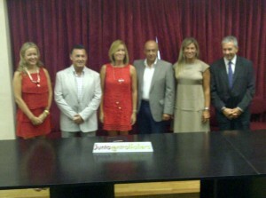 Hombres y mujeres que elegirán a la corte de honor de la Fallera Mayor de Valencia 2013/j.b.