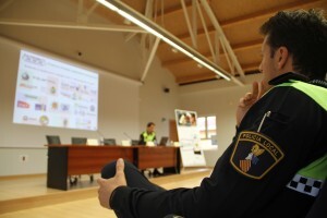La reunión se celebra en el salón de actos de la Academia de la Policía Local/plv