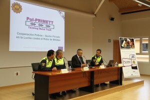 El concejal de Seguridad, Miquel Domínguez, y el jefe de la Policía Local, Andrés Rabadán, presidieron la inauguración/plv