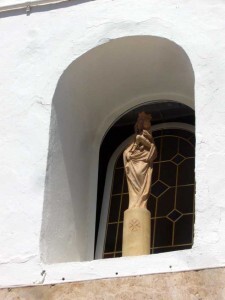 Imagen de la Virgen del Pilar que hay en la hornacina de la iglesia de Casas de Bárcena/fiestassancristóbal