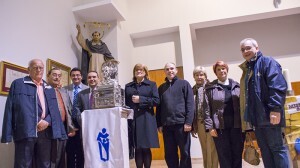 La Honorable Clavariesa con los vicepresidentes y la figura del patrón del Reino de Valencia/jcv