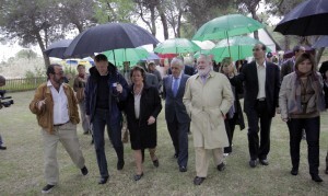 La lluvia también quiso estar presente en la visita