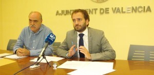 El concejal Salvador Broseta, a la derecha, en una rueda de prensa/vlcciudad