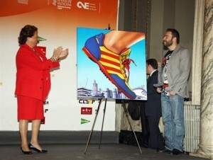 La alcaldesa y el autor acusado ahora de plagio el día de la presentación del cartel La alcaldesa y el autor acusado ahora de plagio el día de la presentación del cartel