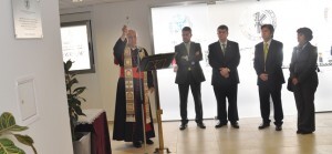 El arzobispo bendice las clinicas de la Universidad Católica/avan