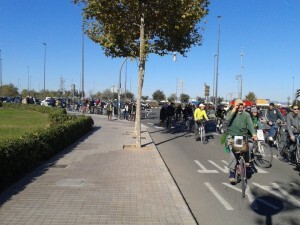 Un momento de la bicifestación por la ronda norte