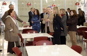 Barberá ha visitado hoy el comedor social que está junto al edificio de la Policía Local/pepe sapena