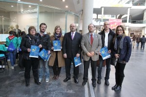 Responsables políticos, de Expojove y de entidades relacionadas con la Infancia en Expojove/josep v. zaragoza