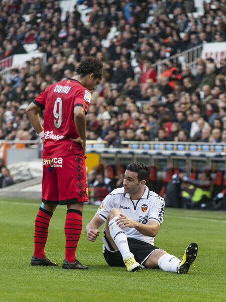 Rami, en el suelo ante un rival. Foto: Isaac Ferrera