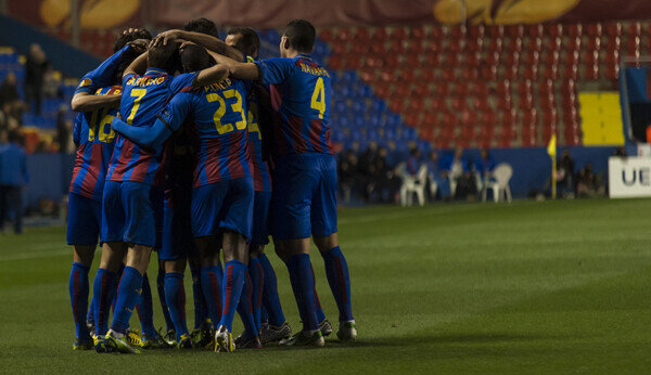 El equipo hizo lo que saber hacer, un gran partido ante una gran afición/Isaac Ferrera