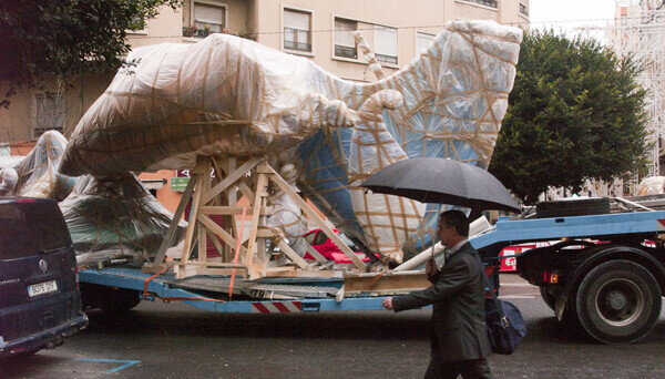 Pieza de una falla, de camino a su demarcación. Foto: Javier Furió