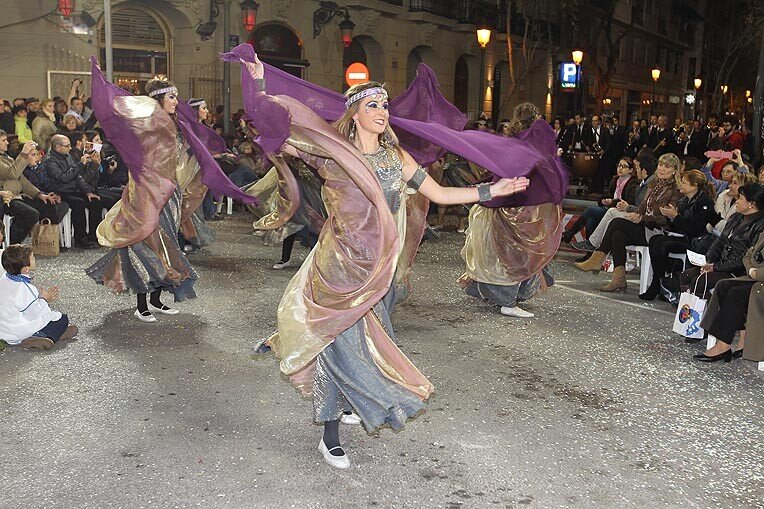 Bailarinas moras en Almirante Cadarso. Foto: Fallas.com