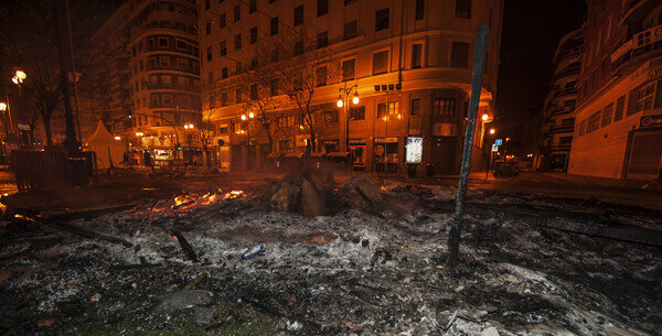 Las cenizas de lo que fue la Falla Municipal, último testigo. Foto: Isaac Ferrera.