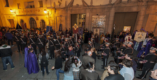 Banda de la Retreta preparada para la salida de la plaza de Ntra. Sra. del Rosario. Foto: Isaac Ferrera