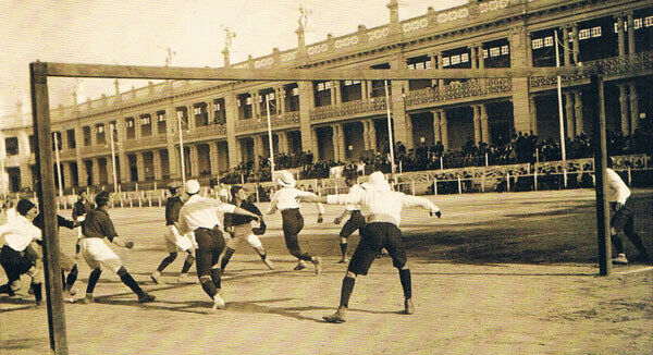 Otro de los encuentros de football en la Exposición de 1909. Foto: Archivo privado de Rafael Solaz.